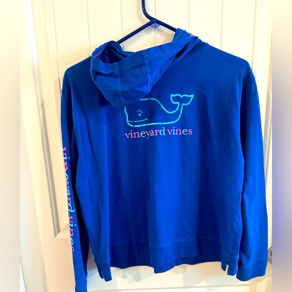 Vineyard vines girls hoodie size xl (16). Like new